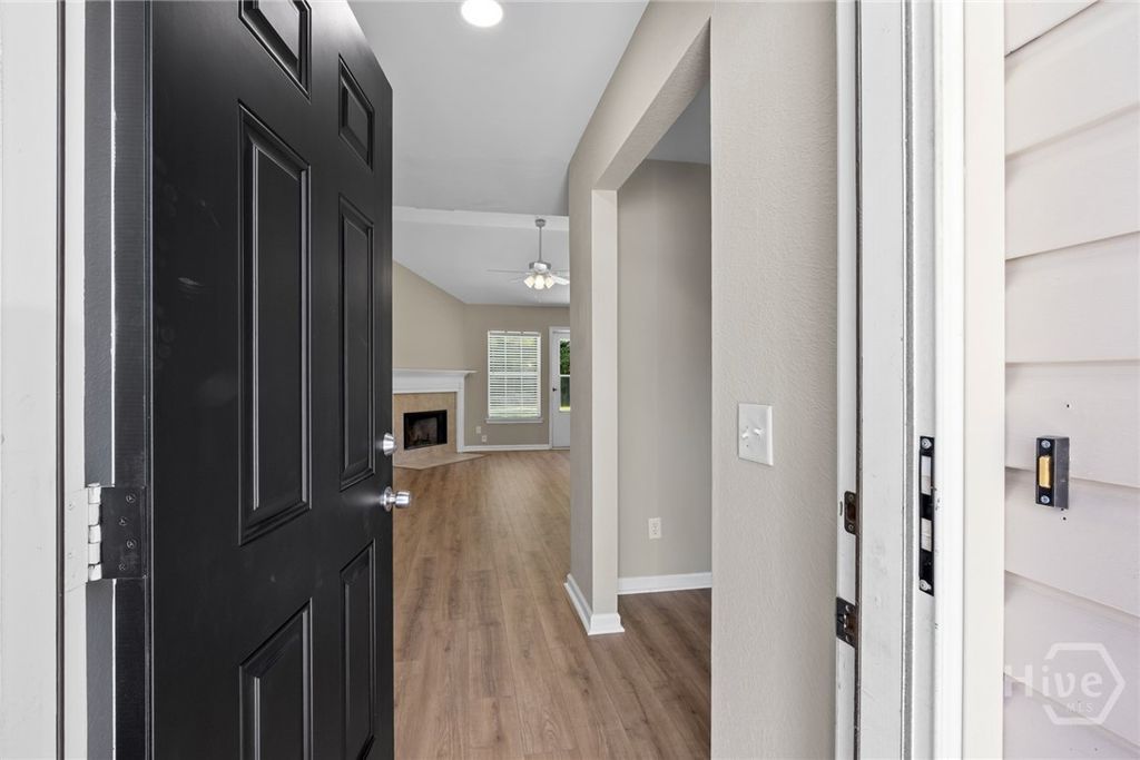 Image 4 of property listing at 143 Wax Myrtle Court, Savannah, GA 31419