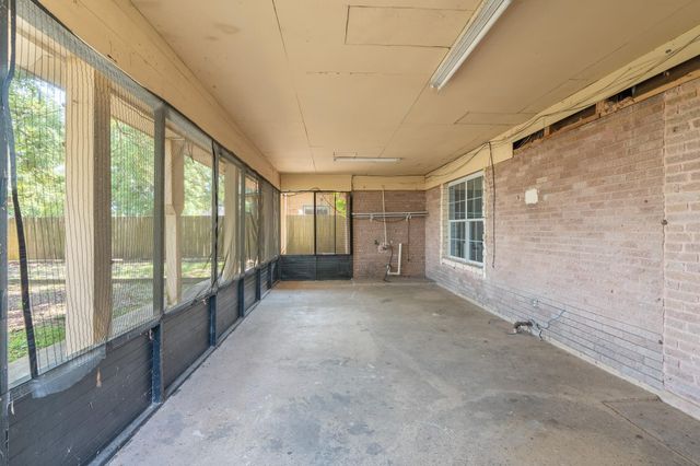 519 Sharon Drive, Humble, TX 77338