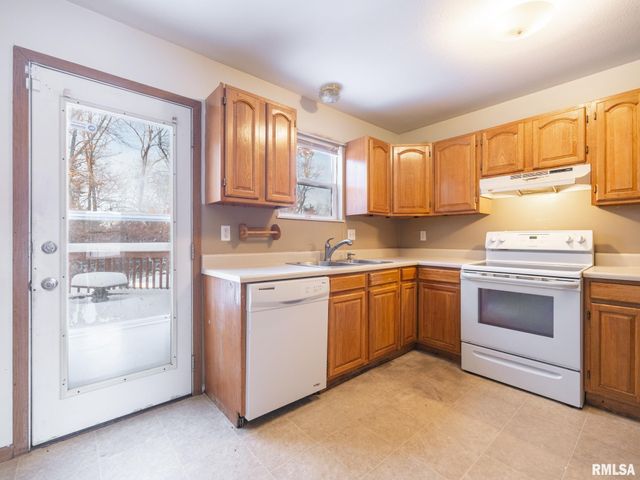 3317 W RICHWOODS Boulevard, Peoria, IL 61604