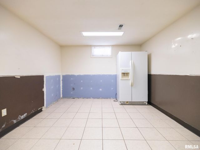 3317 W RICHWOODS Boulevard, Peoria, IL 61604