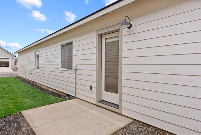 4058 SW Obsidian Place 190, Redmond, OR 97756