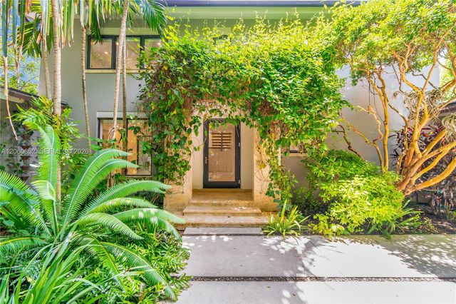 6840 Sunrise Pl, Coral Gables, FL 33133