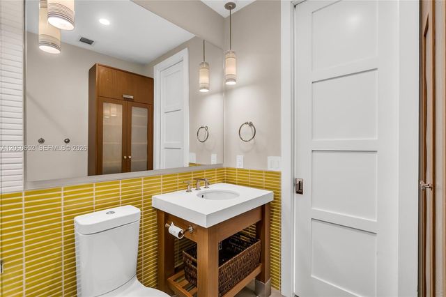 6840 Sunrise Pl, Coral Gables, FL 33133