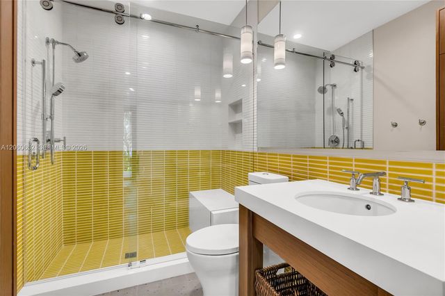 6840 Sunrise Pl, Coral Gables, FL 33133