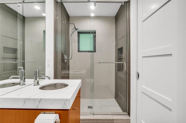 6840 Sunrise Pl, Coral Gables, FL 33133