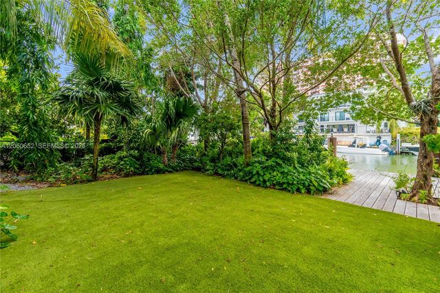 6840 Sunrise Pl, Coral Gables, FL 33133