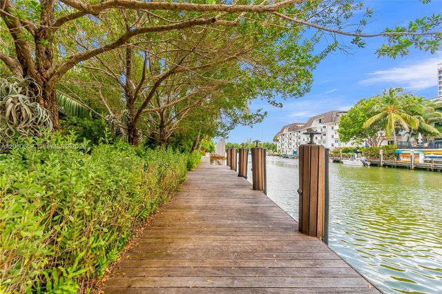 6840 Sunrise Pl, Coral Gables, FL 33133