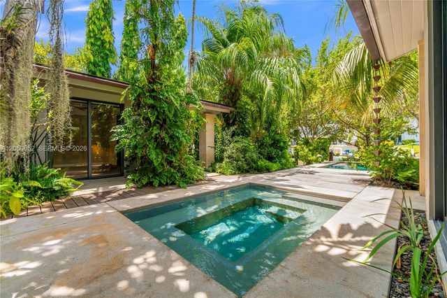 6840 Sunrise Pl, Coral Gables, FL 33133