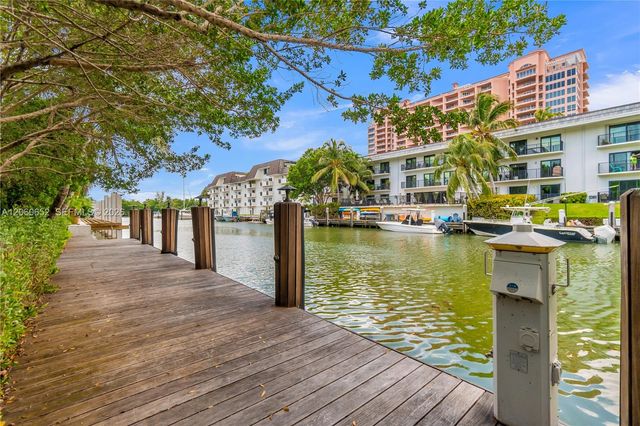6840 Sunrise Pl, Coral Gables, FL 33133