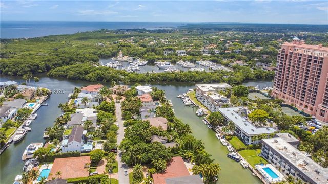 6840 Sunrise Pl, Coral Gables, FL 33133