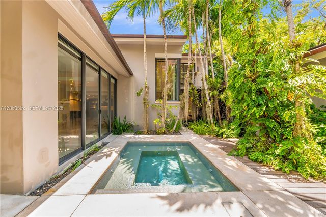 6840 Sunrise Pl, Coral Gables, FL 33133