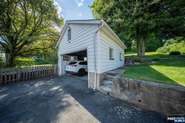 13 Valley Way, West Orange, NJ 07052