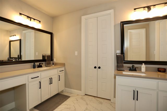 8829 Hidden Pond Street, Justin, TX 76247