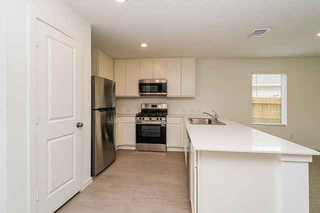 442 Southern Magnolia Way, Magnolia, TX 77354