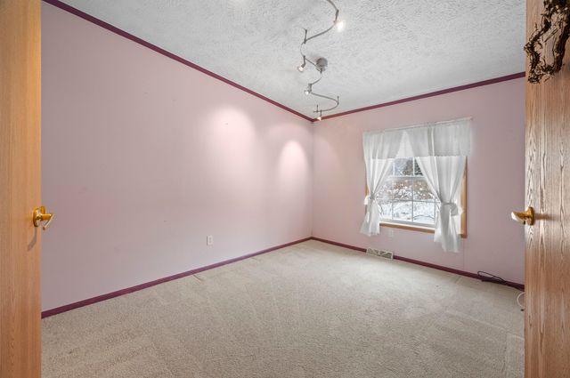 4 Limestone Way, North Hampton, NH 03862