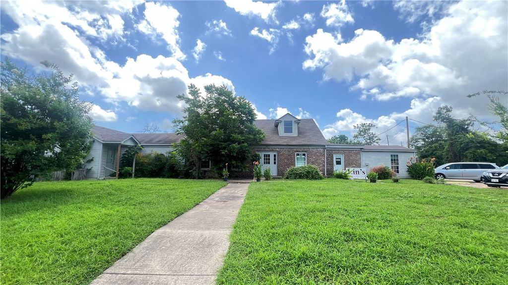 403 East Villa Maria Road, Bryan, TX 77801 — exterior