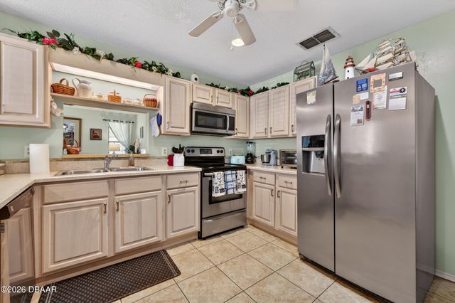 10 Lakepoint Circle, Port Orange, FL 32128