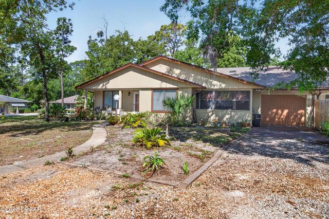 10 Lakepoint Circle, Port Orange, FL 32128