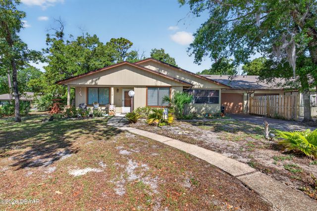 10 Lakepoint Circle, Port Orange, FL 32128