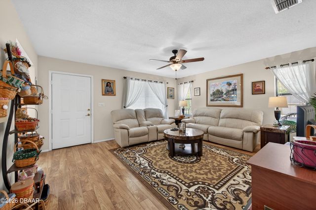 10 Lakepoint Circle, Port Orange, FL 32128