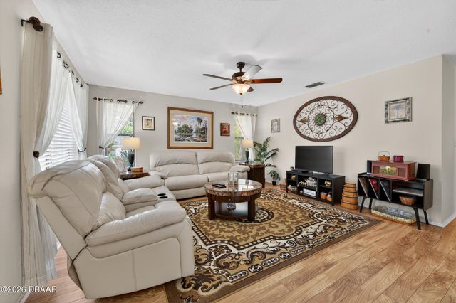 10 Lakepoint Circle, Port Orange, FL 32128