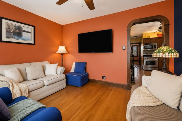 4988 N Elston Avenue, Chicago, IL 60630