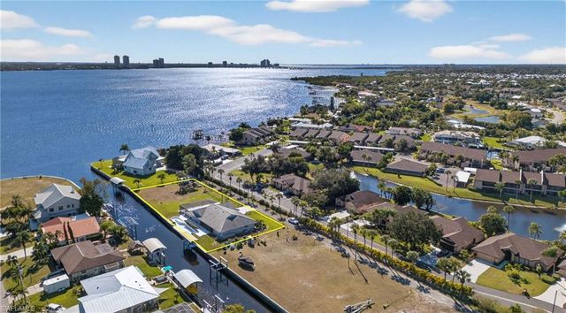 1818 Cherie LN, North Fort Myers, FL 33917