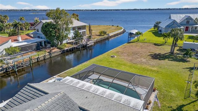 1818 Cherie LN, North Fort Myers, FL 33917