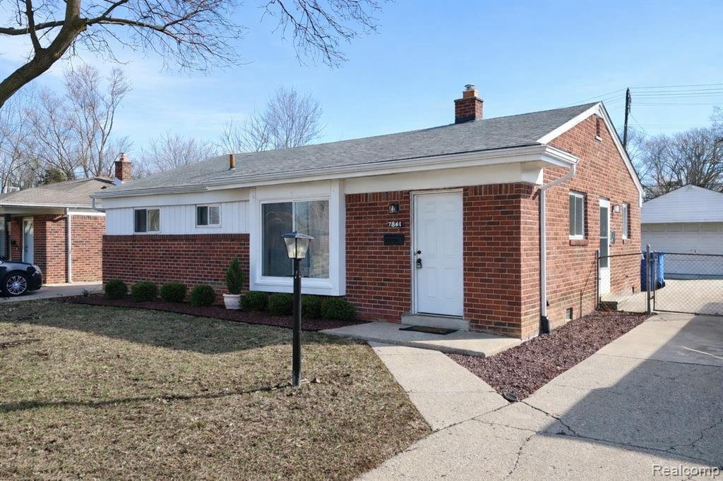 21734 Eastwood Court, Warren, MI 48089