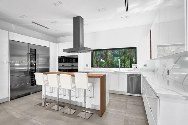 2120 NE 197th Ter, Miami, FL 33179