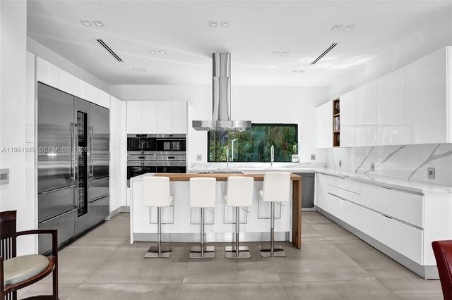 2120 NE 197th Ter, Miami, FL 33179