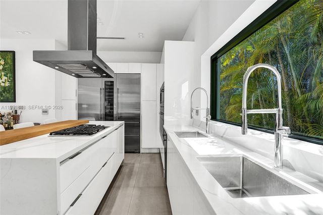 2120 NE 197th Ter, Miami, FL 33179