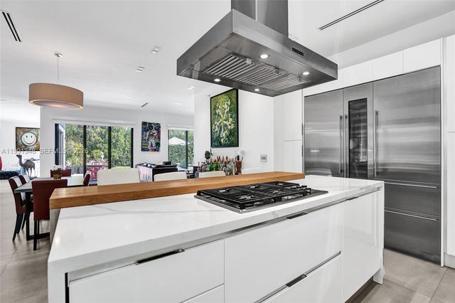 2120 NE 197th Ter, Miami, FL 33179