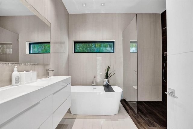 2120 NE 197th Ter, Miami, FL 33179