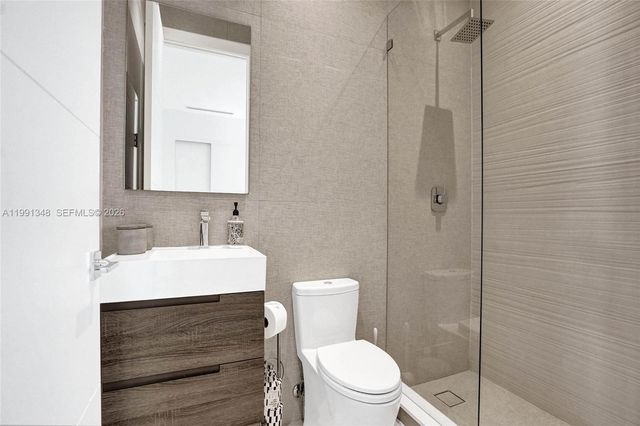 2120 NE 197th Ter, Miami, FL 33179