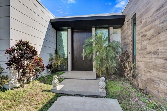 2120 NE 197th Ter, Miami, FL 33179