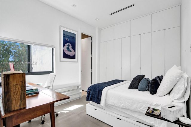 2120 NE 197th Ter, Miami, FL 33179