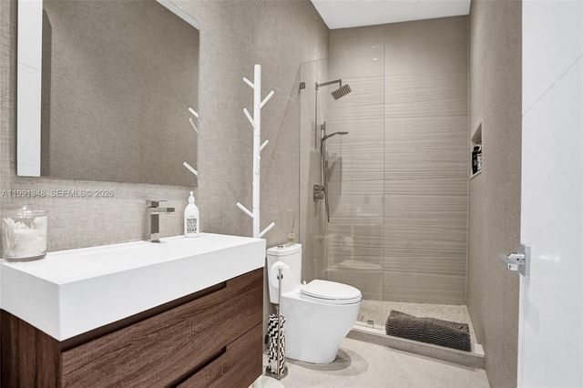 2120 NE 197th Ter, Miami, FL 33179