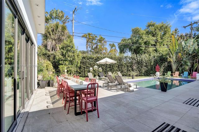 2120 NE 197th Ter, Miami, FL 33179