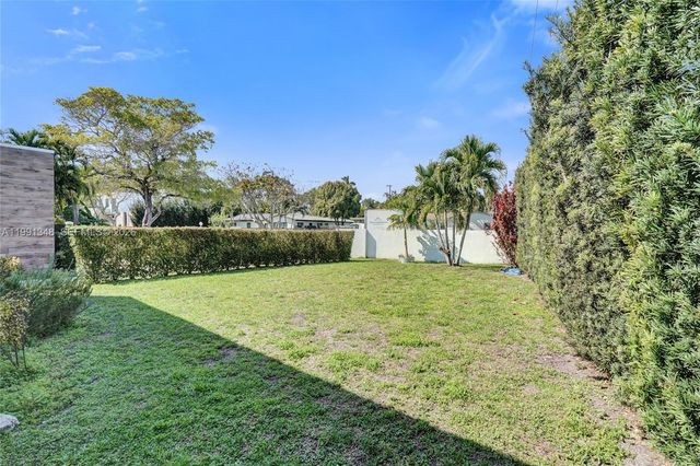 2120 NE 197th Ter, Miami, FL 33179