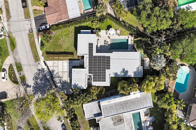 2120 NE 197th Ter, Miami, FL 33179