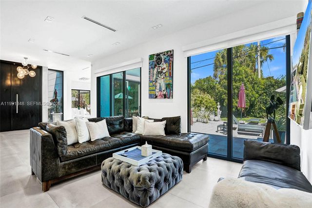 2120 NE 197th Ter, Miami, FL 33179