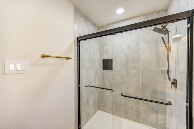 1010 Hummingbird Point Lane, Houston, TX 77090