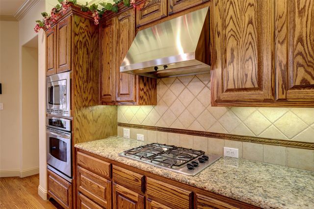 2617 Queen Elaine Drive, Lewisville, TX 75056