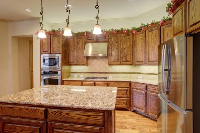 2617 Queen Elaine Drive, Lewisville, TX 75056