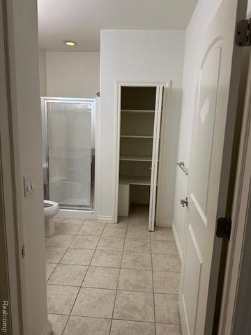 188 Sea Breeze Drive 13, Detroit, MI 48214