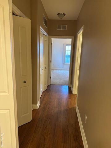 188 Sea Breeze Drive 13, Detroit, MI 48214