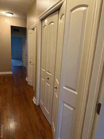 188 Sea Breeze Drive 13, Detroit, MI 48214