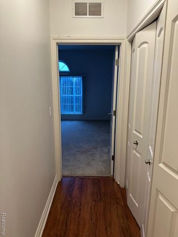 188 Sea Breeze Drive 13, Detroit, MI 48214