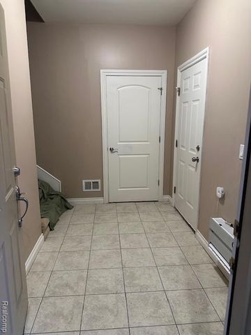 188 Sea Breeze Drive 13, Detroit, MI 48214